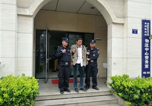 莫伸手，伸手必被抓--宗保队员协助民警勇抓偷盗电瓶犯罪嫌疑人