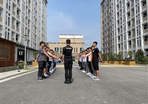 宗保队员组织玛雅海滩水上公园工作人员岗前培训