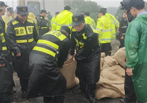 径山防汛救灾   他们奋战一线——浙江民泰驻径山市容项目全力奋战