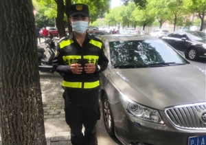 捡到钱包寻失主  点赞宗保好队员 ——周浦市容项目队员捡到钱包