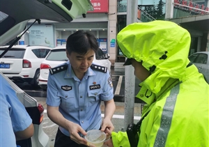 碗碗热姜汤  浓浓关爱情—闵行区域甲方领导慰问宗保一线员工