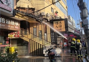 宗保公司员工发现并协助成功扑灭居民楼火情